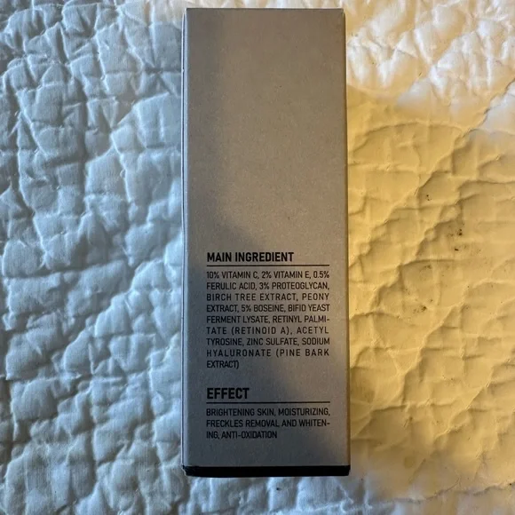 CO Gray Vitamin C Facial Serum with Red Accent - Picture 2 of 4